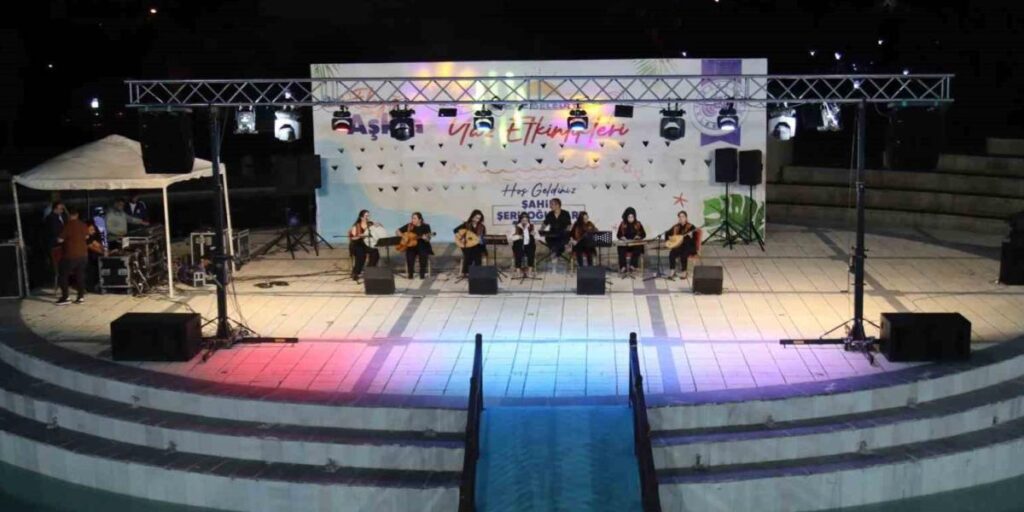 Yaz etkinliklerinde, Nağme-i Harput kadın musiki topluluğu sahne aldı