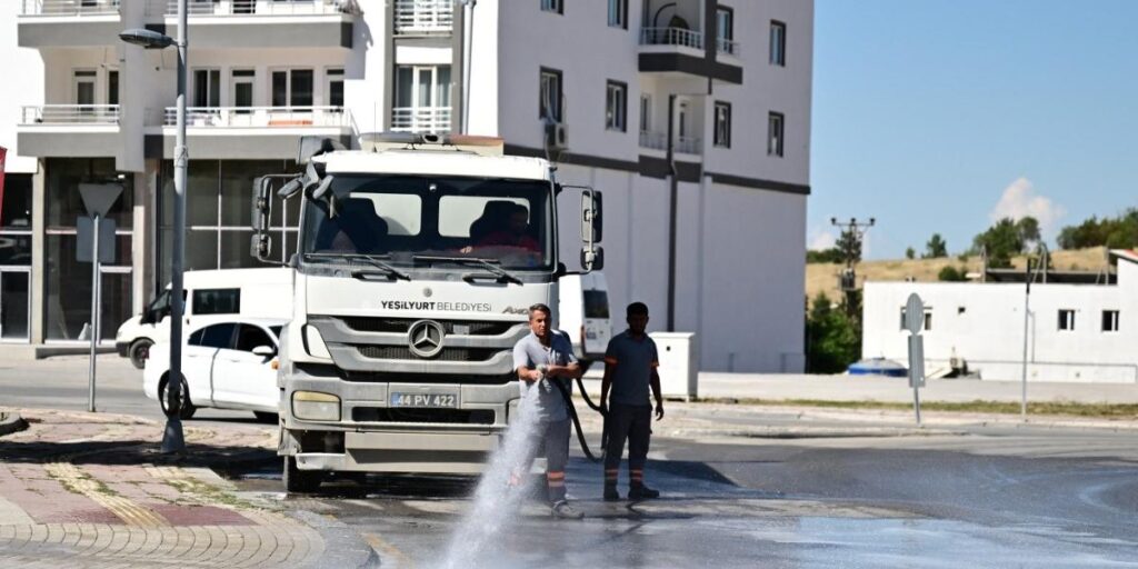 Yeşilyurt Belediyesi’nden temizlik atağı!