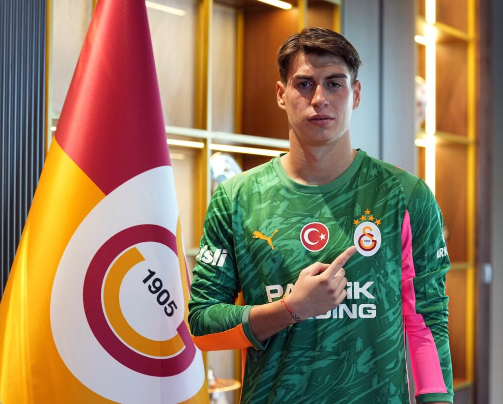 Genç yetenek Enes Emre Büyük profesyonel sözleşmeye imza attı