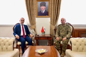 Orgeneral Ergün Vali Yavuz’u ziyaret etti