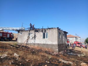 Doğanşehir’de çatı yangını