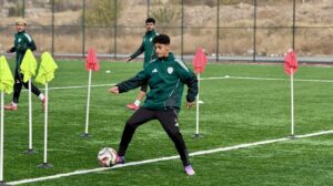 14 Yaşındaki Emir Süleyman Ataş A Takım Antrenmanında Yer Aldı