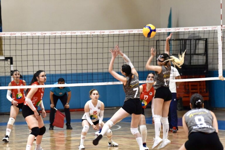 Voleybolda Malatya Takımları Haftayı Farklı Sonuçlarla Kapattı
