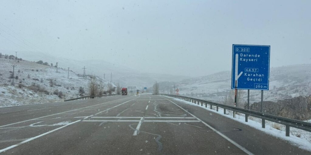 Malatya–Darende Karayolunda Kar Yağışı Etkili Olmaya Başladı