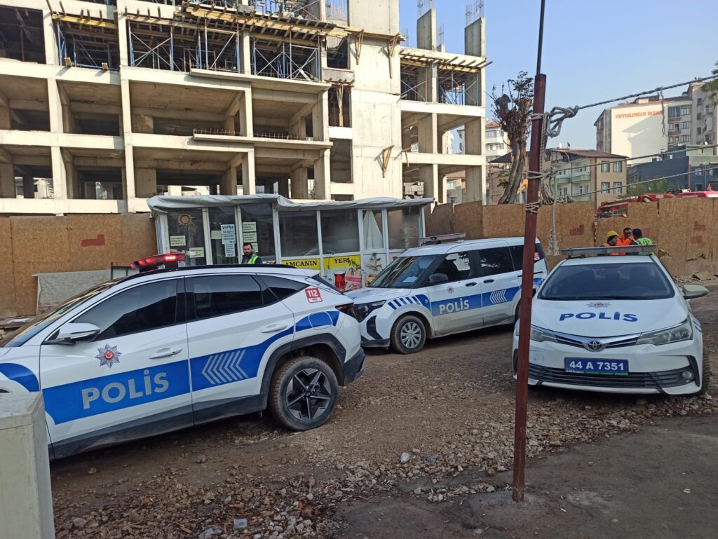 Fuzuli Caddesi’ndeki esnafların kavgası kanlı bitti, 3 yaralı