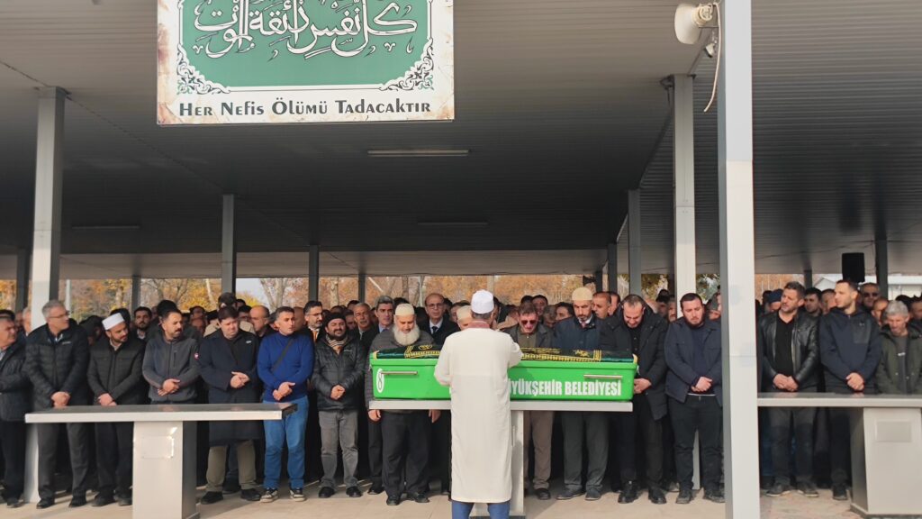 Kaza Kurbanı Genç Doktor Gözyaşları Arasında Defnedildi