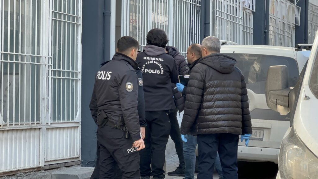 Şire Pazarında Silahlı Kavga: 2 Kişi Yaralandı