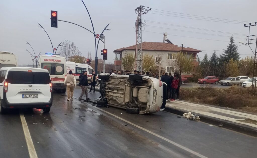 Topsöğüt’te Zincirleme Kaza; 5 Yaralı
