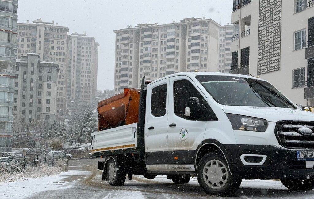 Yeşilyurt Belediyesi Karla Mücadelede Teyakkuzda!