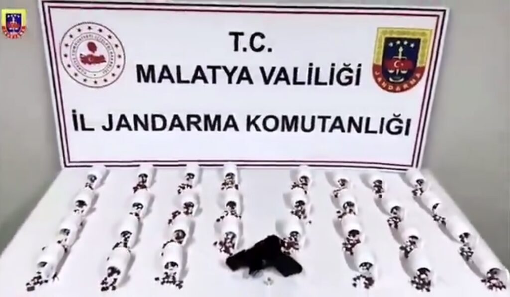 Battalgazi ve Akçadağ’da Uyuşturucu Operasyonu: Sentetik Hap ve Silah Ele Geçirildi