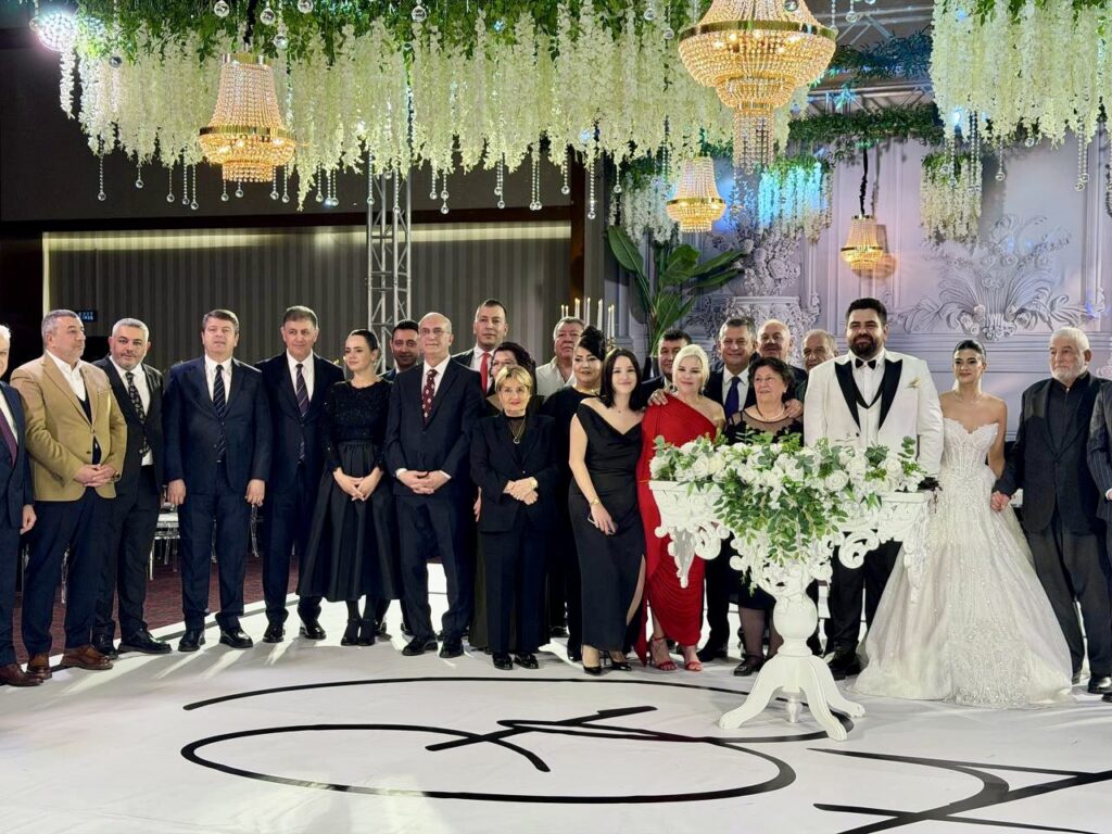 CHP Genel Başkanı Özgür Özel Malatya’da Nikah Şahidi Oldu
