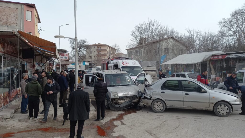 Dilek Mahallesi’nde Trafik Kazası: 2 Yaralı