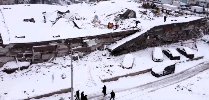 Hayat Sitesi Davasında İmara Aykırı Tadilat İddiası: “Üst Tablayı Kesip Büroya Çevirdiler”