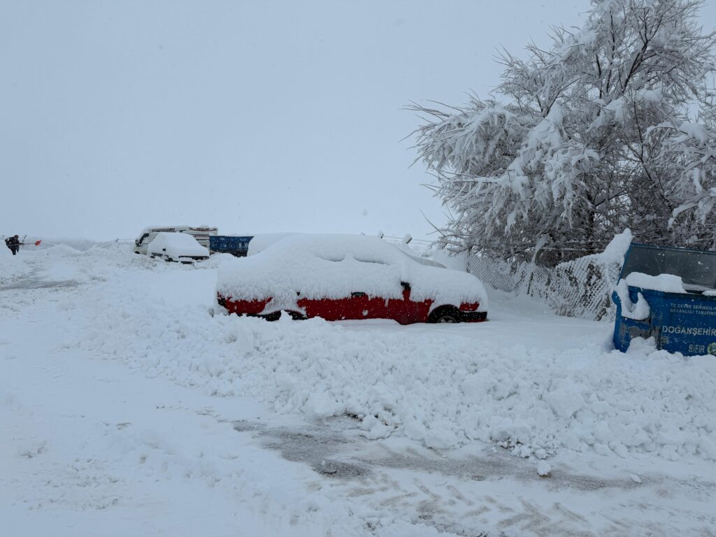 Malatya’da Kar Alarmı: Kırsal Mahallelerde Ulaşım Zorlaştı