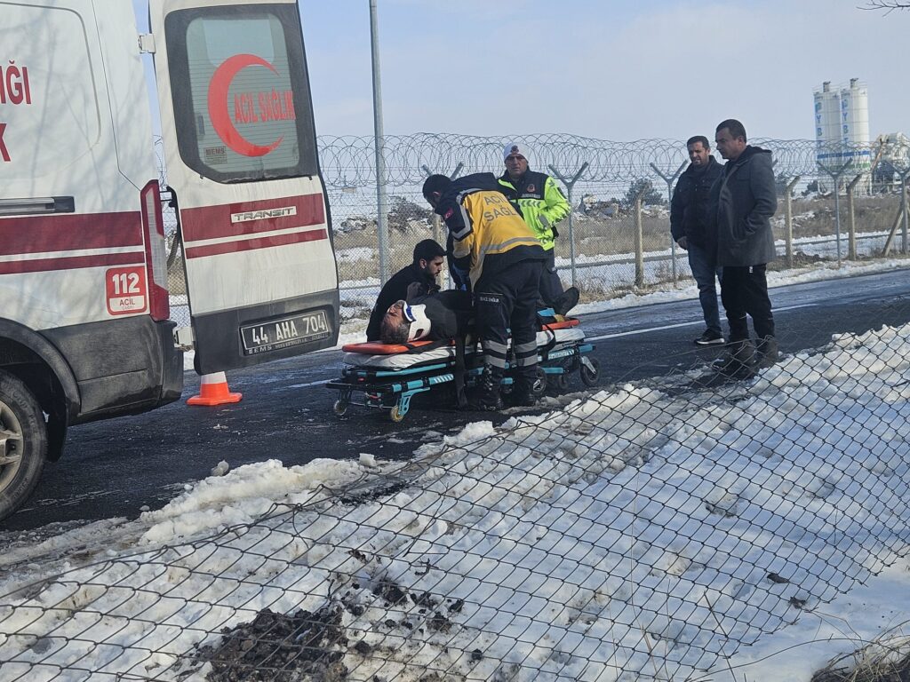 Malatya’da Minibüs Yoldan Çıktı: 1 Yaralı