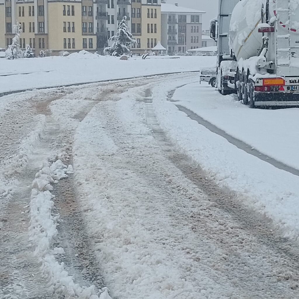 Battalgazi’de Kar Yağışı Sonrası Ekipler Sahada