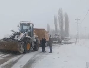 Darende’de Kara Saplanan Karayolları Ekibi Kurtarıldı