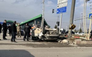 Hava Lojmanları Kavşağında İki Otomobil Çarpıştı: 5 Yaralı