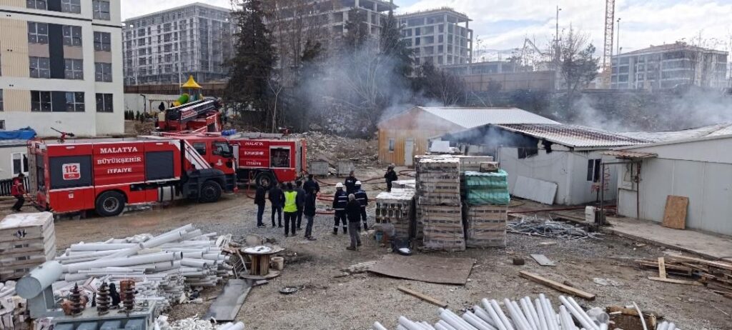 İşçilerin Kaldığı Konteynerde Yangın Paniği