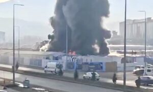 Şantiye Konteynerlerinde Korkutan Yangın: 24 Konteyner Yandı