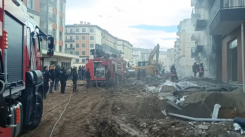 TOKİ Şantiyesinde Yangın Paniğe Neden Oldu