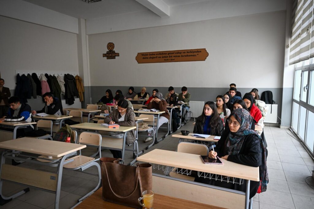 Malatya Büyükşehir Belediyesi YKS Adaylarına Ücretsiz ve Nitelikli Eğitim Desteği