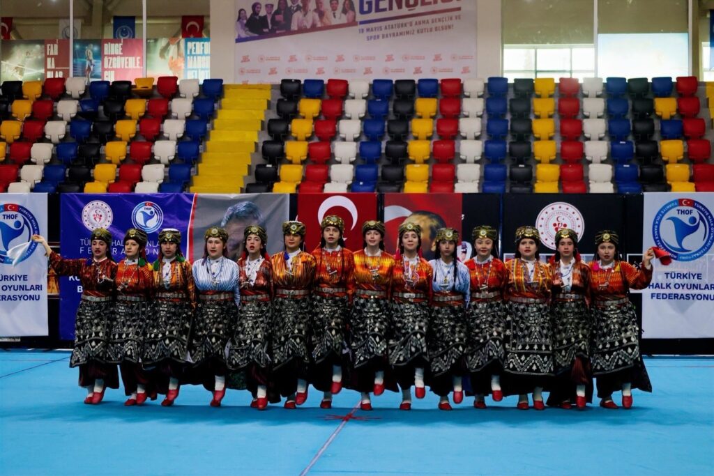 320 Sporcu Sahneyi Salladı: Kulüpler Arası Yarışma Renkli Geçti
