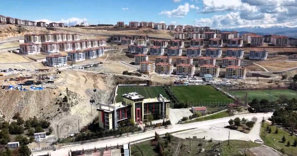 Bahçebaşı’nda Bin 235 Konut Daha Hak Sahiplerine Teslim Ediliyor