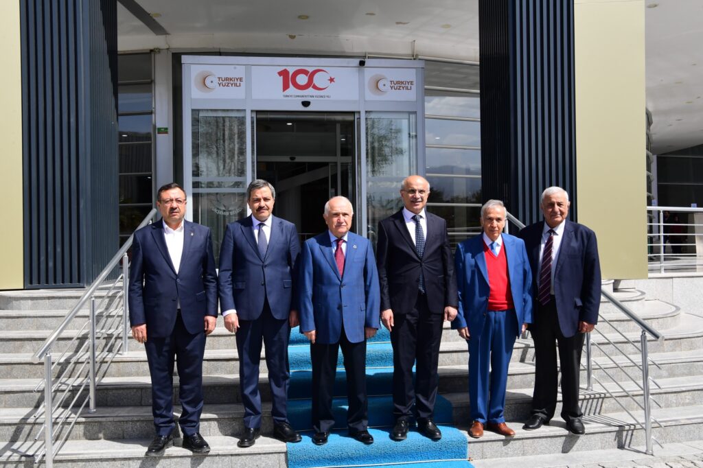 Cemil Çiçek’ten Malatya ve Turgut Özal Vurgusu