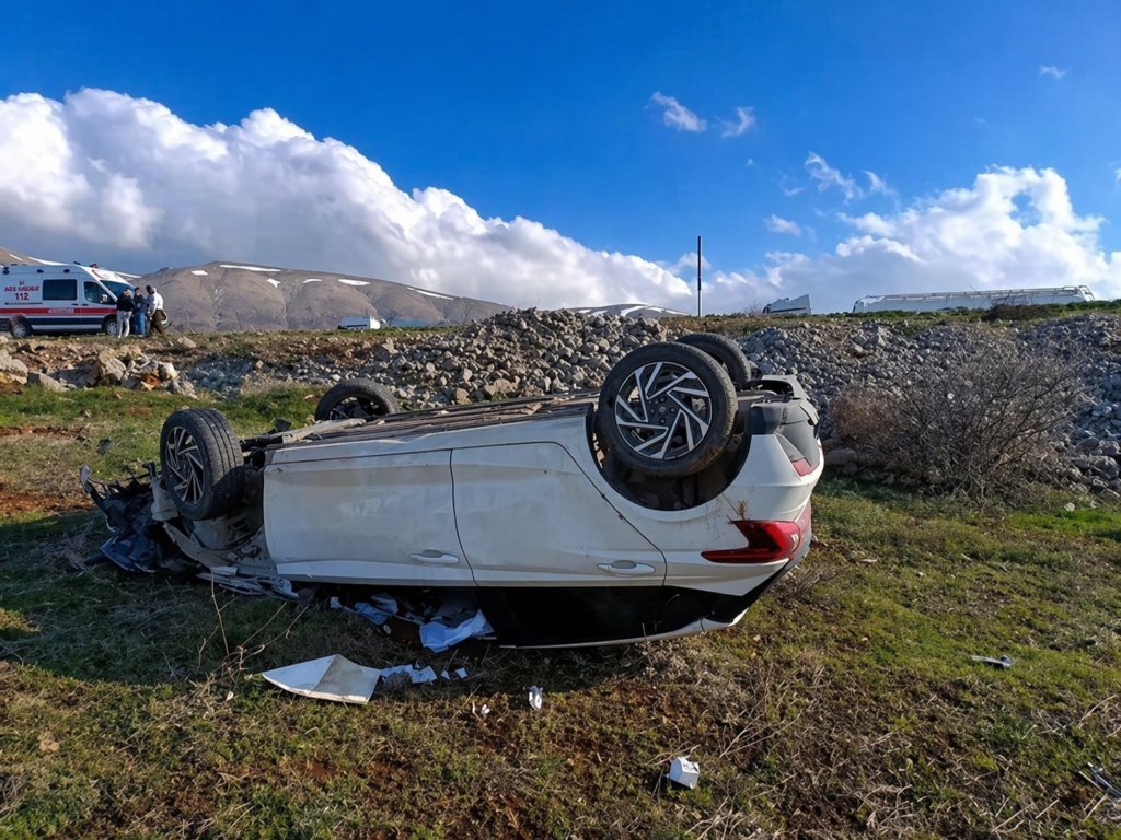Doğanşehir’de Otomobil Şarampole Devrildi: Doktor Yaralandı