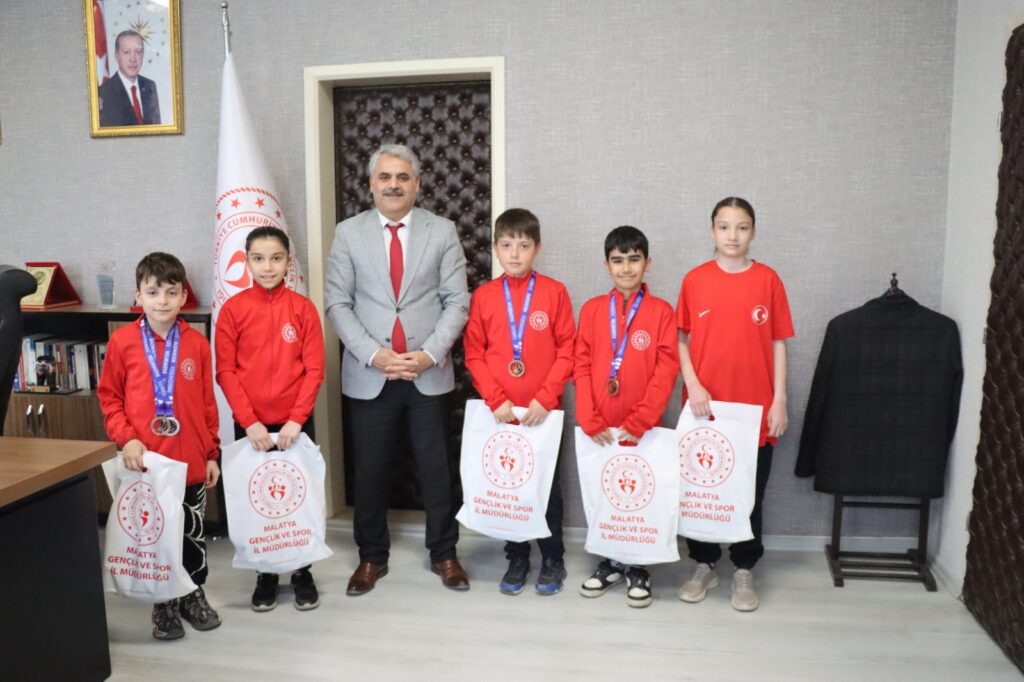 Malatyalı Sporcular Türkiye Badminton Şampiyonası’nda Derece Yaptı