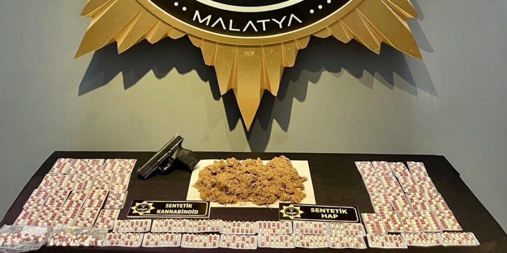 Uyuşturucu Operasyonunda Gözaltına Alınan 5 Şüpheli Tutuklandı