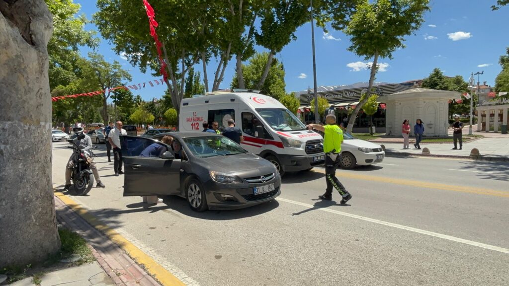Otomobilin Çarptığı Yaşlı Adam Ağır Yaralandı