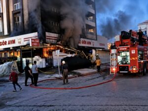AVM’de Yangın: Büyük Çaplı Hasar Oluştu