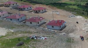 Ballıkaya Mahallesi’ndeki Deprem Konutlarında Teslim Gecikmesi Tepki Çekiyor