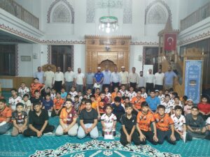 Kur’an Kursu Öğrencilerine Forma Ve Çiğ Köfte İkramı