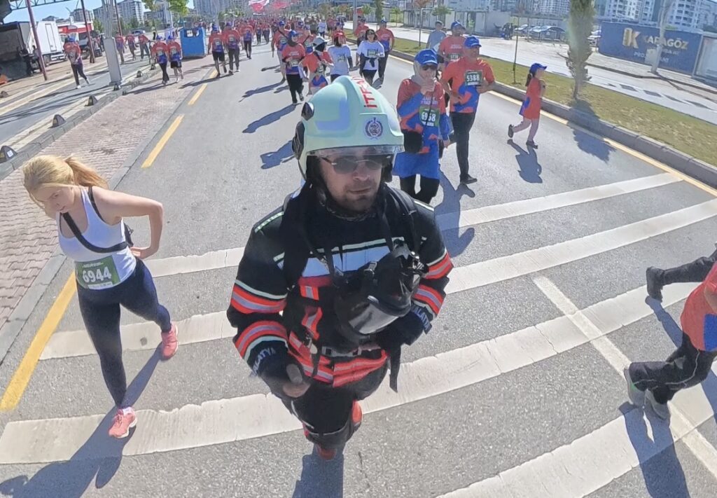 Maratonda İtfaiyeciden Anlamlı Farkındalık Koşusu