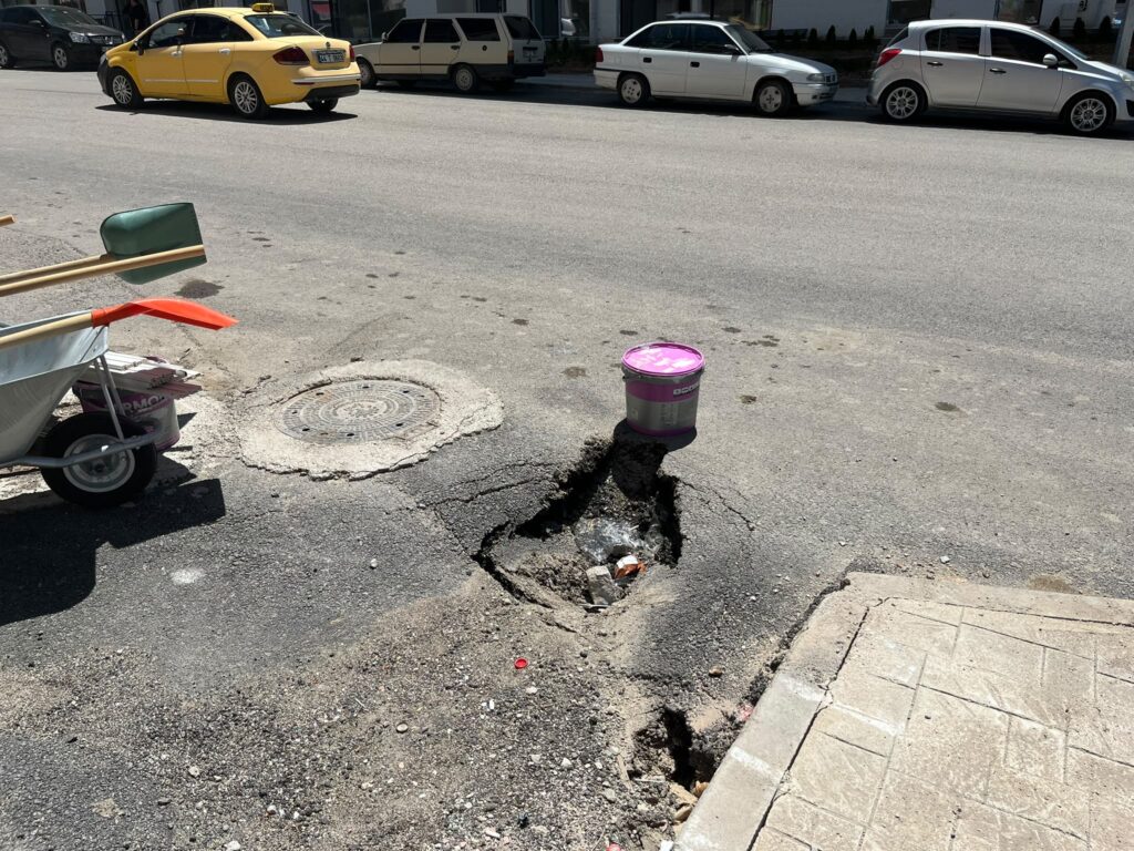 Yüklenici Firma Tarafından Yapılan Yolda Çökme: Tevfik Temelli Caddesi’nde Tepkiler Yükseliyor