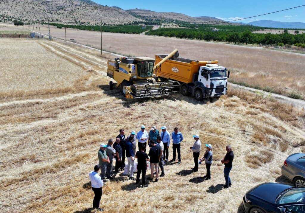 Başkan Geçit, “Üreticilerimize Ücretsiz Arpa Dağıtımı Yapacağız”
