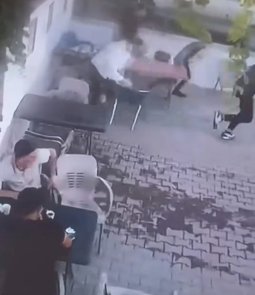 Depremin Şiddeti Güvenlik Kamerasına Yansıdı