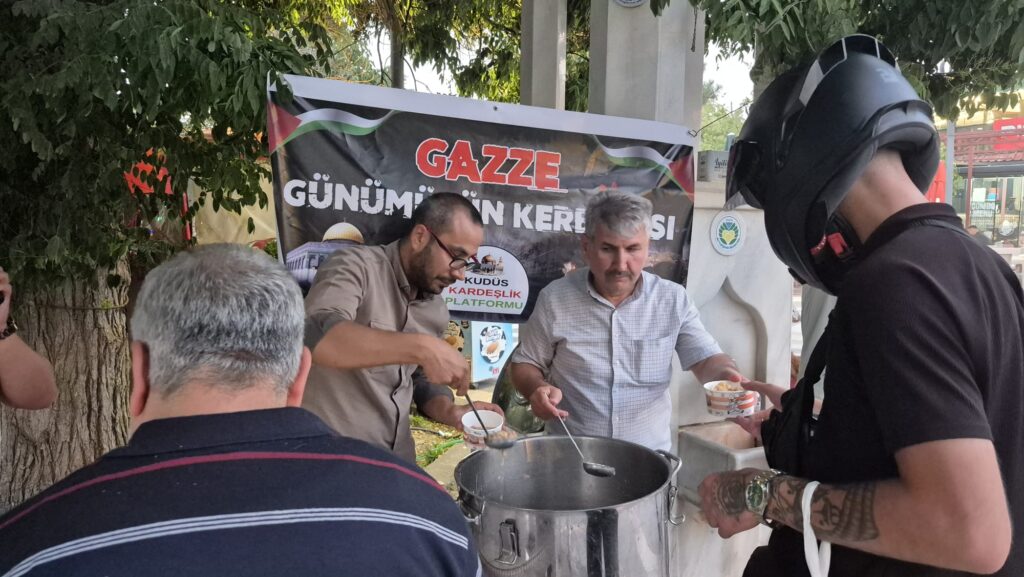 Malatya’da “Gazze Günümüzün Kerbelası” Sloganıyla Aşure İkramı