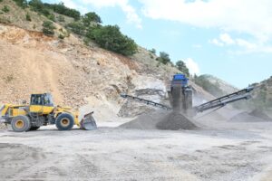 Malatya’da Mobil Konkasörlerle Yol Hizmetine Hız