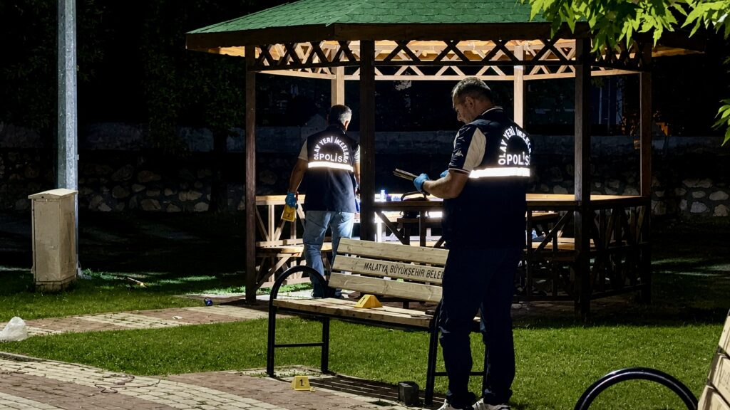Özalper Bölge Parkında Olaylı Gece; 2 Yaralı