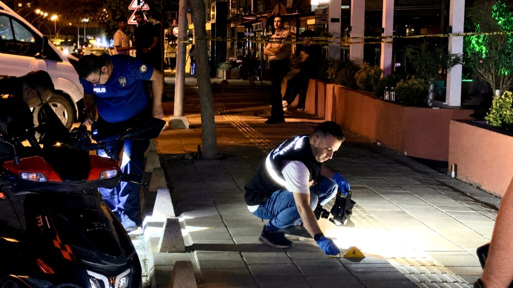 Gece Yarısı Kafeye Silahlı Saldırı: 1 Yaralı