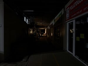 Geçici Ticaret Merkezi Karanlıkta, Esnaf Çözüm Bekliyor