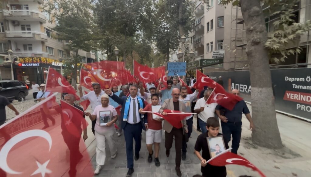 İYİ Parti’den Bayrak Yürüyüşü: “İhanetin Zaman Aşımı Yoktur”