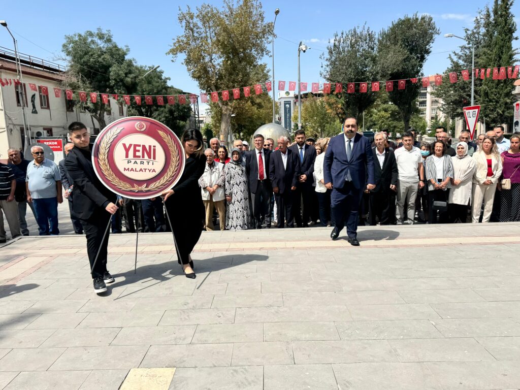 YENİ Parti’den 30 Ağustos’ta İlk Çelenk