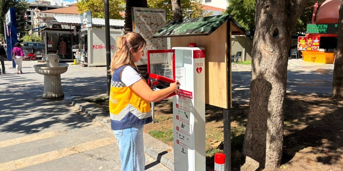 Malatya’da Kalp Durmalarına Karşı 3 Noktaya AED Cihazı Yerleştirildi