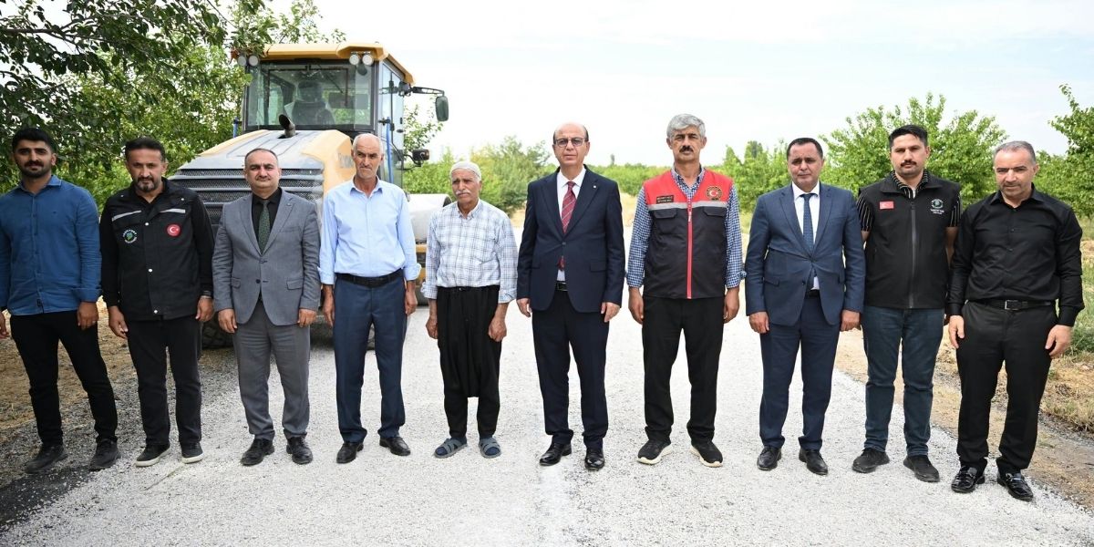 Yeşilyurt Sütlüce’de 15 Kilometrelik Yol Çalışması Sürüyor
