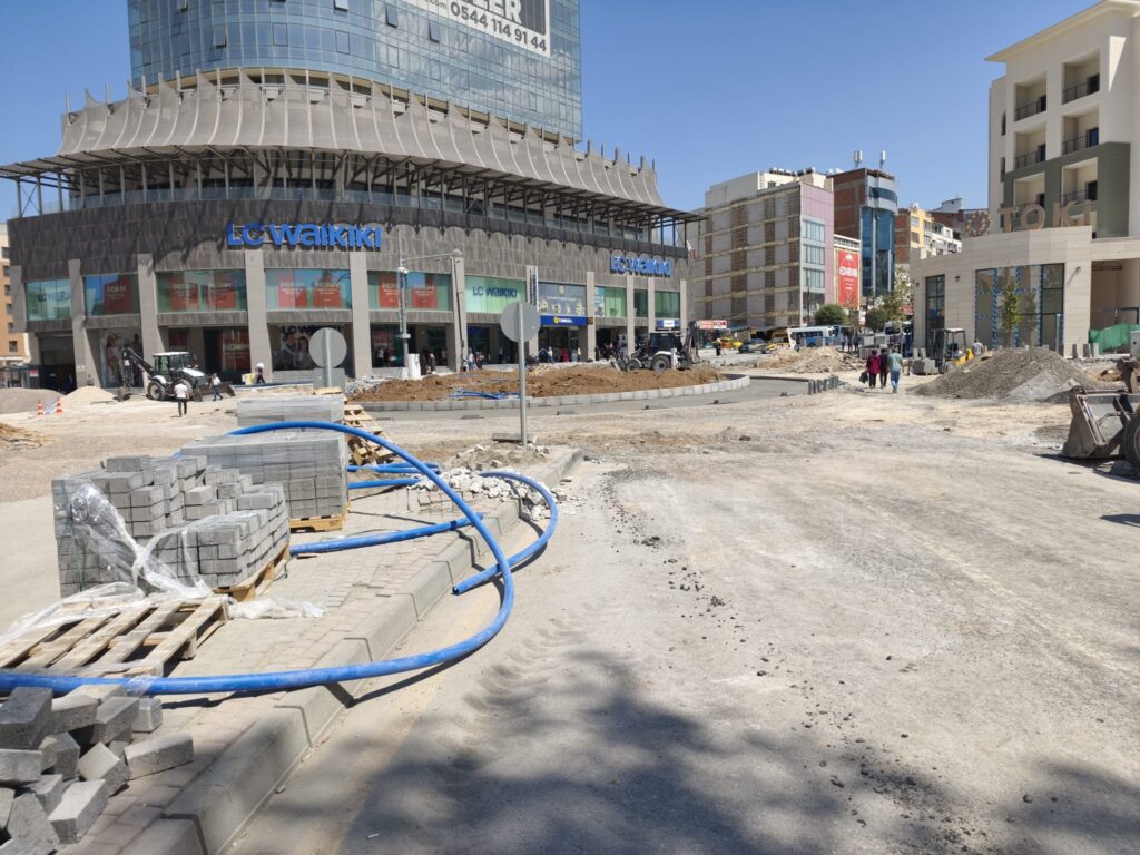 Akpınar’da Yol Ve Kavşak Düzenleme Çalışmaları Sürüyor